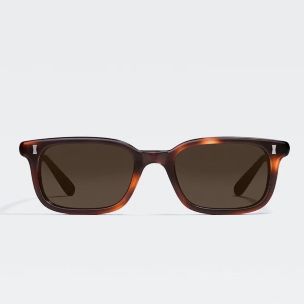 Chic Tortoise Shell Sunglasses - Picture 3 of 7